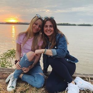 Meet your Posher, Lara